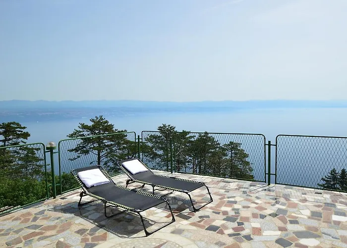 Josip By Interhome * メドヴェヤ