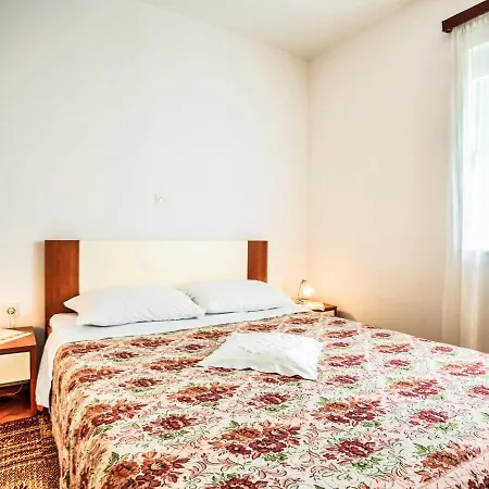 Josip By Interhome Apartman Medveja